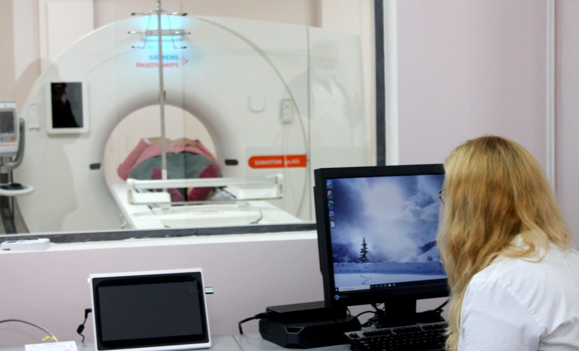 До Дня міста у Славутській міській лікарні протестували та запустили новий комп'ютерний томограф