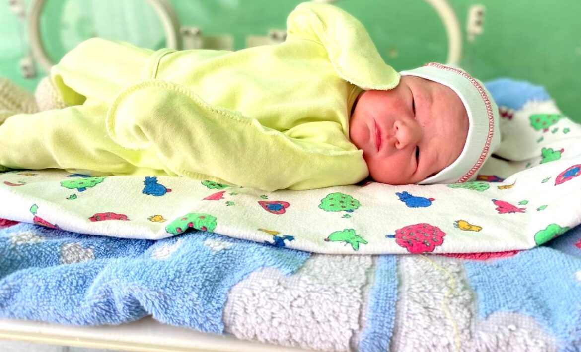 Першим у Новому році в акушерсько-гінекологічному відділенні Славутської міської лікарні народився хлопчик