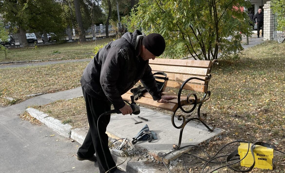 Проведено благоустрій території Славутської міської лікарні